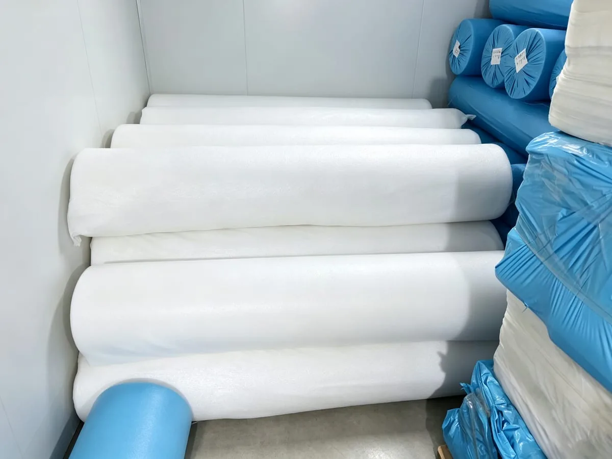 PVC フォームロール卸:印刷工場・高周波加工場のロール仕入れ、5 巻から